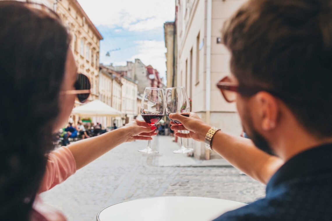 una pareja celebra san valentín en malta